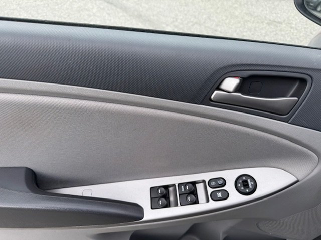 2016 Hyundai Accent GL in Chibougamau, Quebec - 9 - w1024h768px