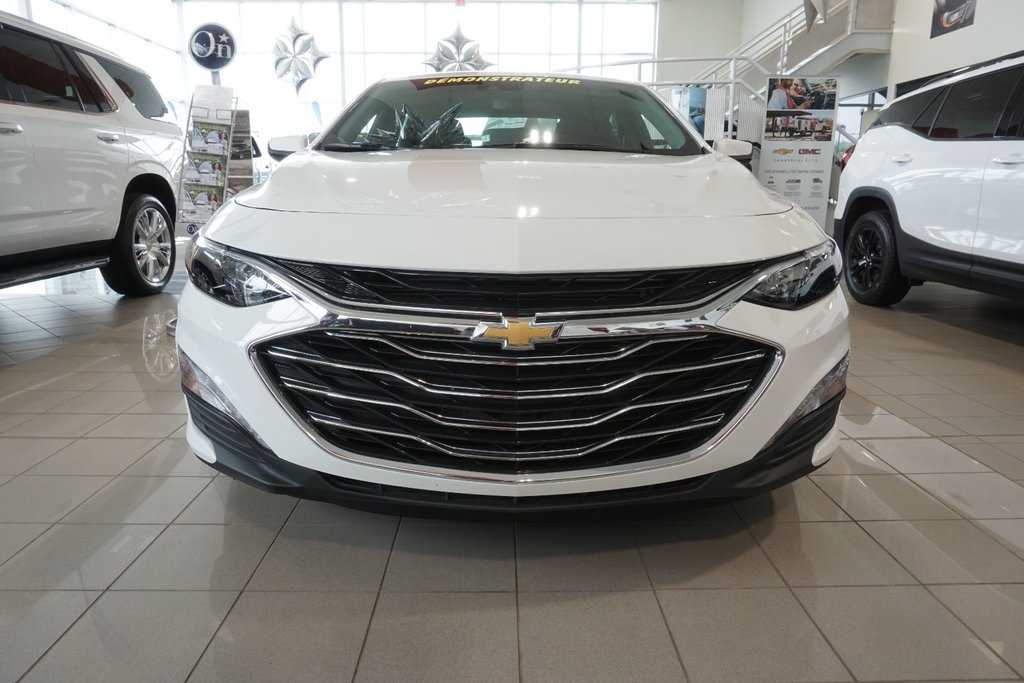 Chevrolet Malibu  2024 à Montréal, Québec - 2 - w1024h768px