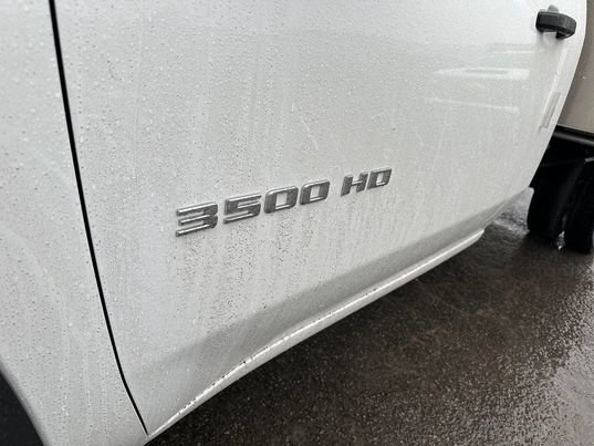 Chevrolet SILVERADO 3500CC  2024 à Montréal, Québec - 2 - w1024h768px