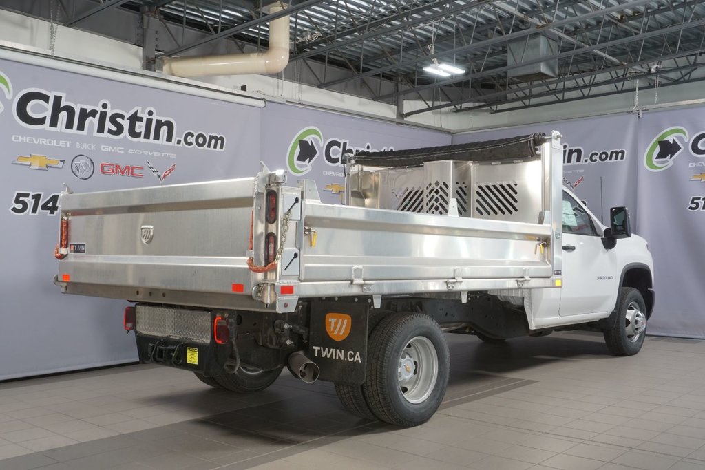 Chevrolet SILVERADO 3500CC  2024 à Montréal, Québec - 29 - w1024h768px