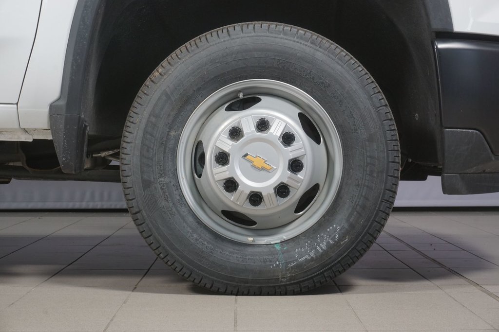 Chevrolet SILVERADO 3500CC  2024 à Montréal, Québec - 32 - w1024h768px