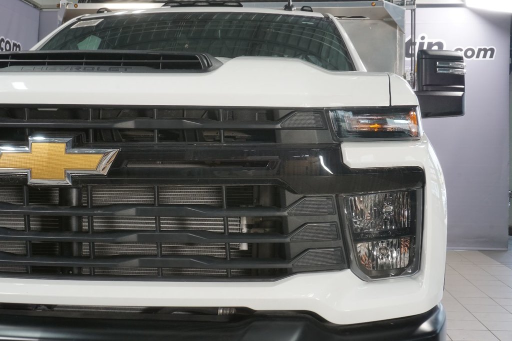 Chevrolet SILVERADO 3500CC  2024 à Montréal, Québec - 8 - w1024h768px