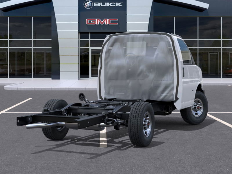 2025 GMC Savana Commercial Cutaway in Montreal, Quebec - 4 - w1024h768px