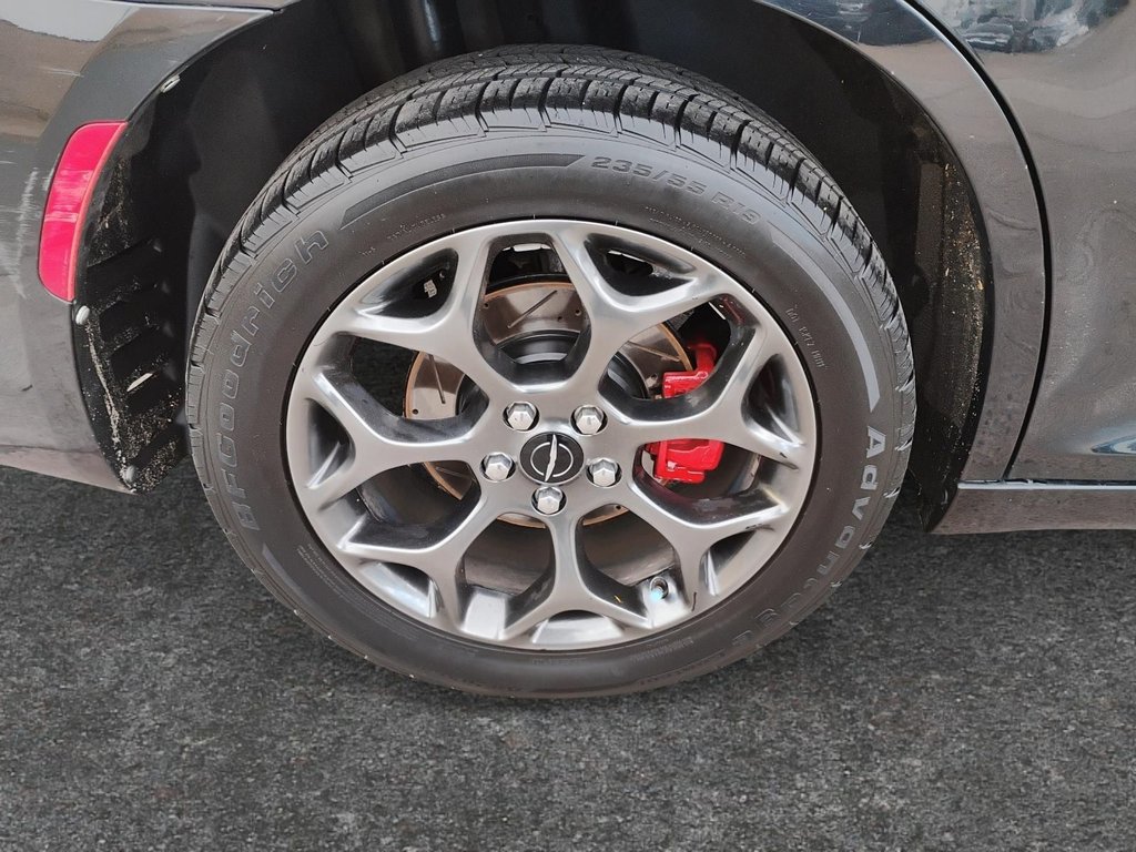 2018 Chrysler 300 in Antigonish, Nova Scotia - 10 - w1024h768px