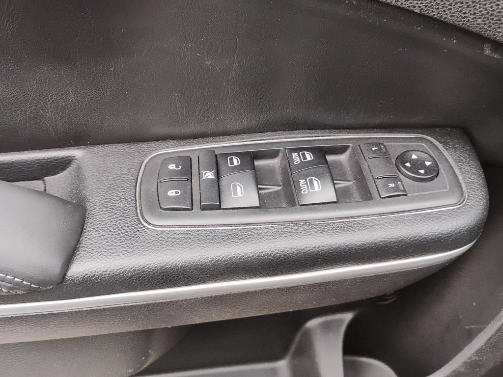 2018 Chrysler 300 in Antigonish, Nova Scotia - 26 - w1024h768px