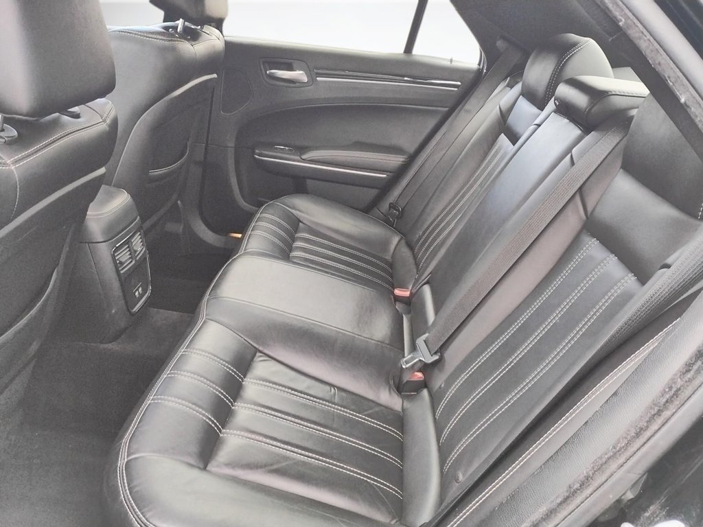 2018 Chrysler 300 in Antigonish, Nova Scotia - 47 - w1024h768px