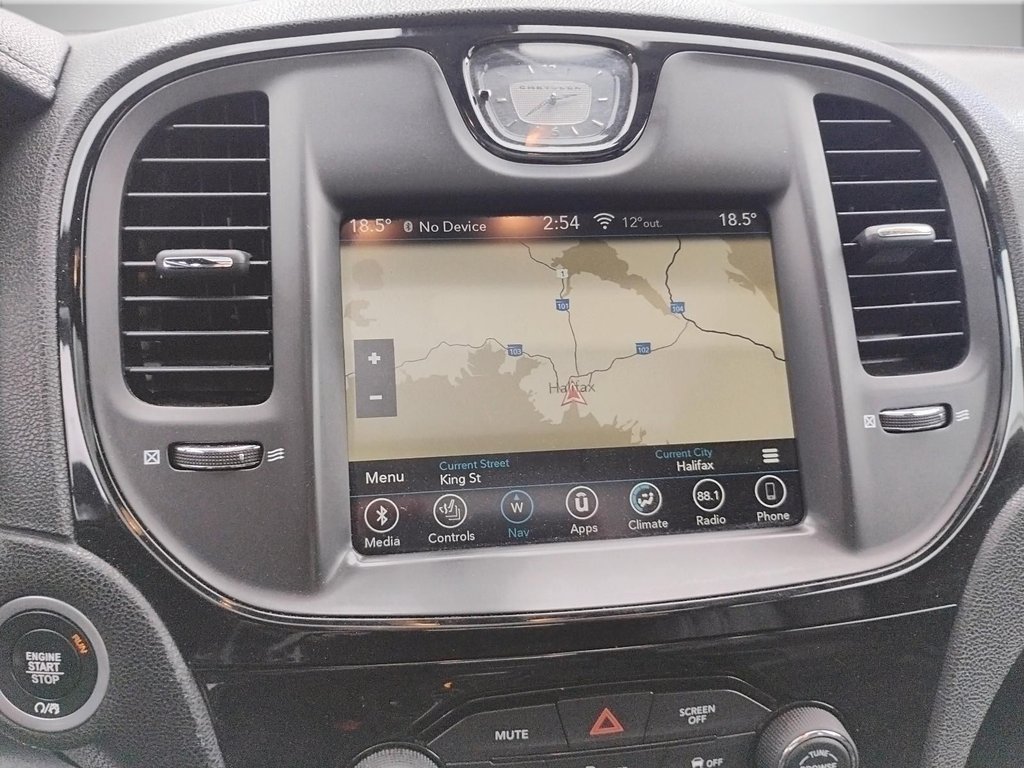 2018 Chrysler 300 in Antigonish, Nova Scotia - 37 - w1024h768px