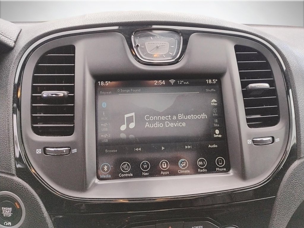 2018 Chrysler 300 in Antigonish, Nova Scotia - 36 - w1024h768px