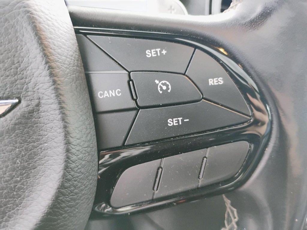 2018 Chrysler 300 in Antigonish, Nova Scotia - 33 - w1024h768px