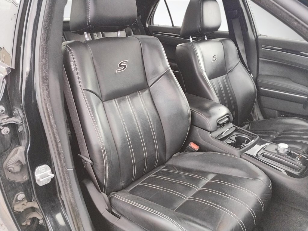 2018 Chrysler 300 in Antigonish, Nova Scotia - 13 - w1024h768px