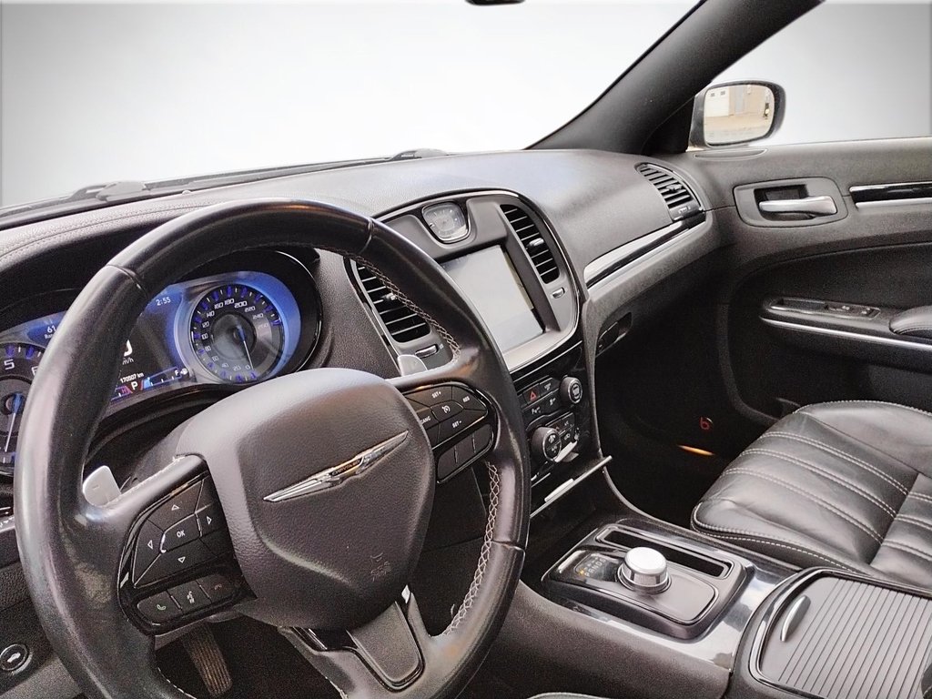 2018 Chrysler 300 in Antigonish, Nova Scotia - 44 - w1024h768px