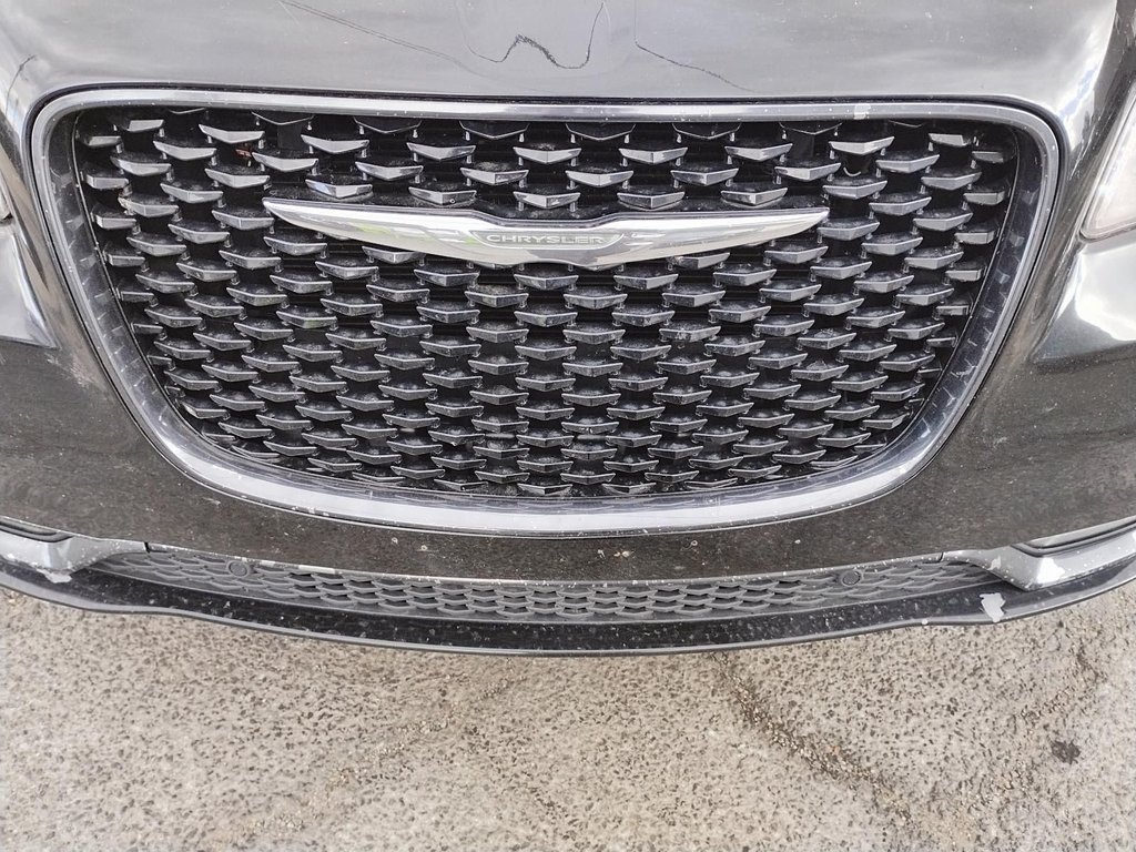 2018 Chrysler 300 in Antigonish, Nova Scotia - 7 - w1024h768px