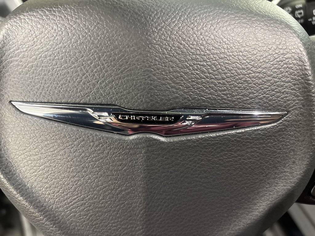 2025 Chrysler Pacifica Limited | Leather | Roof | Nav | Cam | USB in Saint John, New Brunswick - 19 - w1024h768px