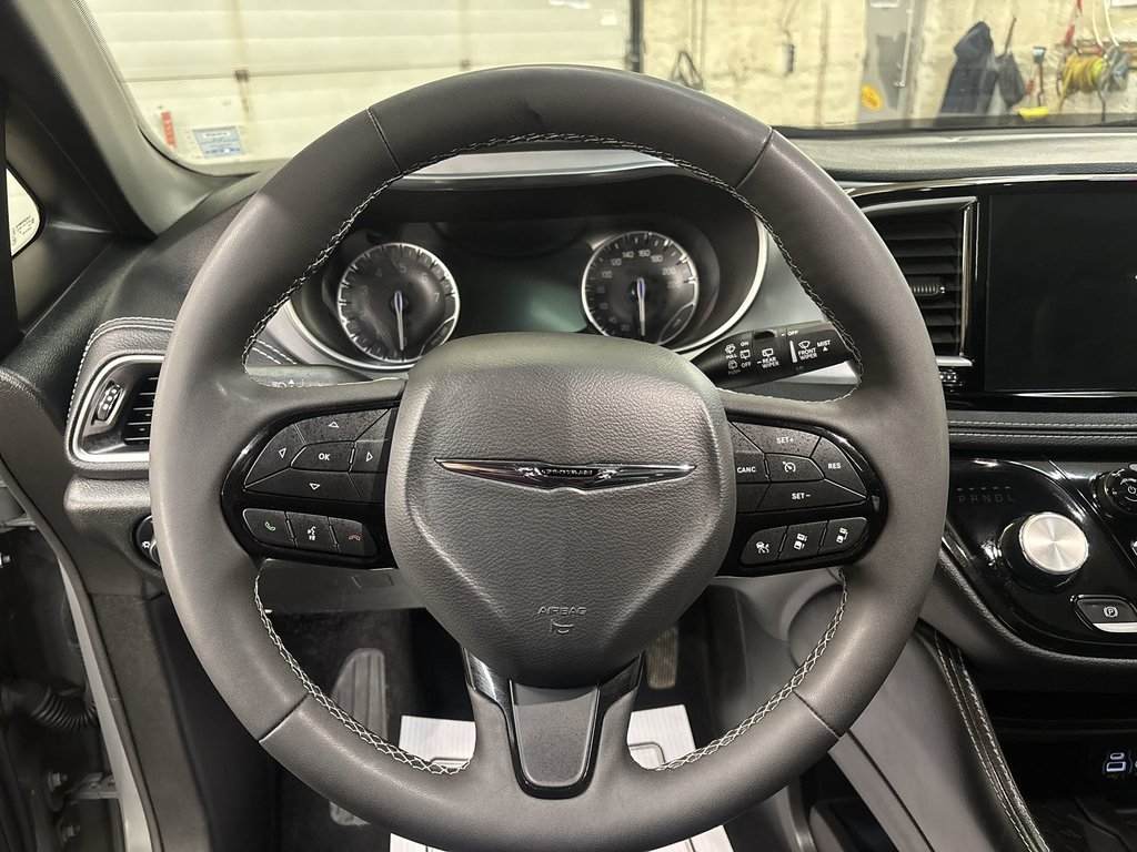 2025 Chrysler Pacifica Limited | Leather | Roof | Nav | Cam | USB in Saint John, New Brunswick - 17 - w1024h768px