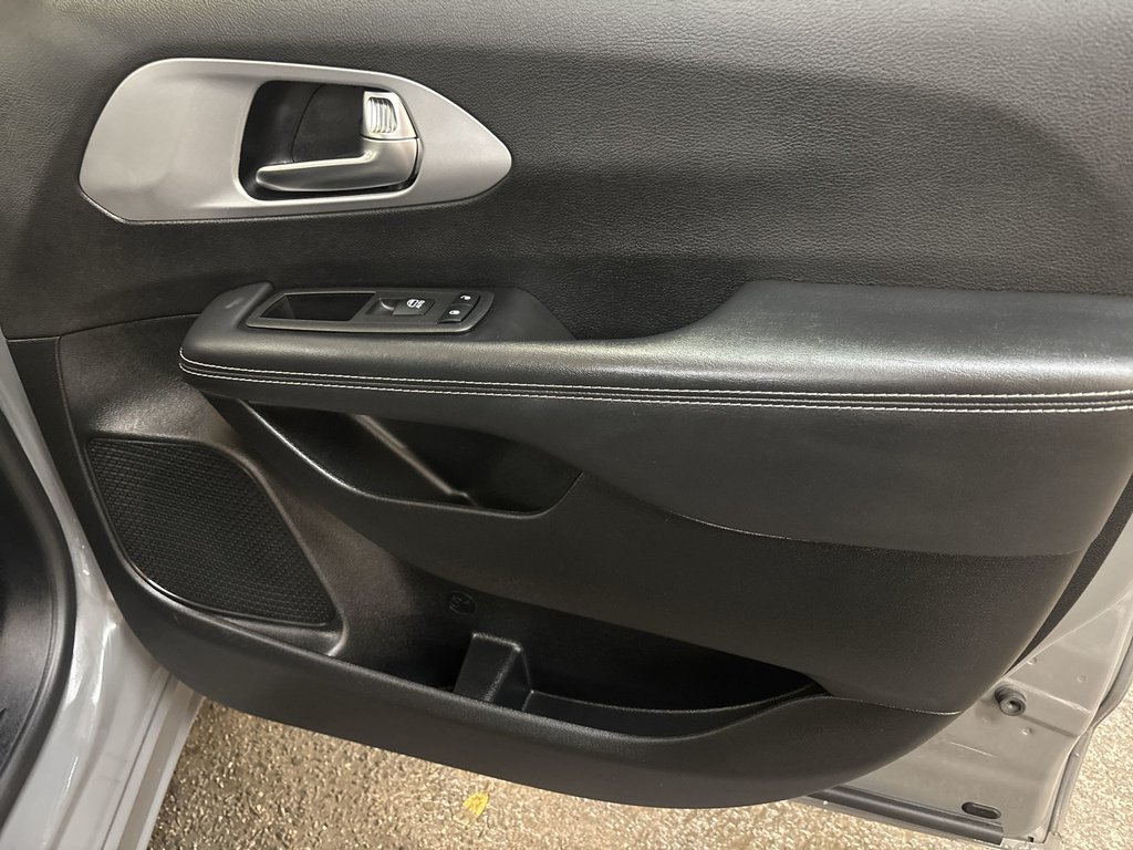 2025 Chrysler Pacifica Limited | Leather | Roof | Nav | Cam | USB in Saint John, New Brunswick - 46 - w1024h768px