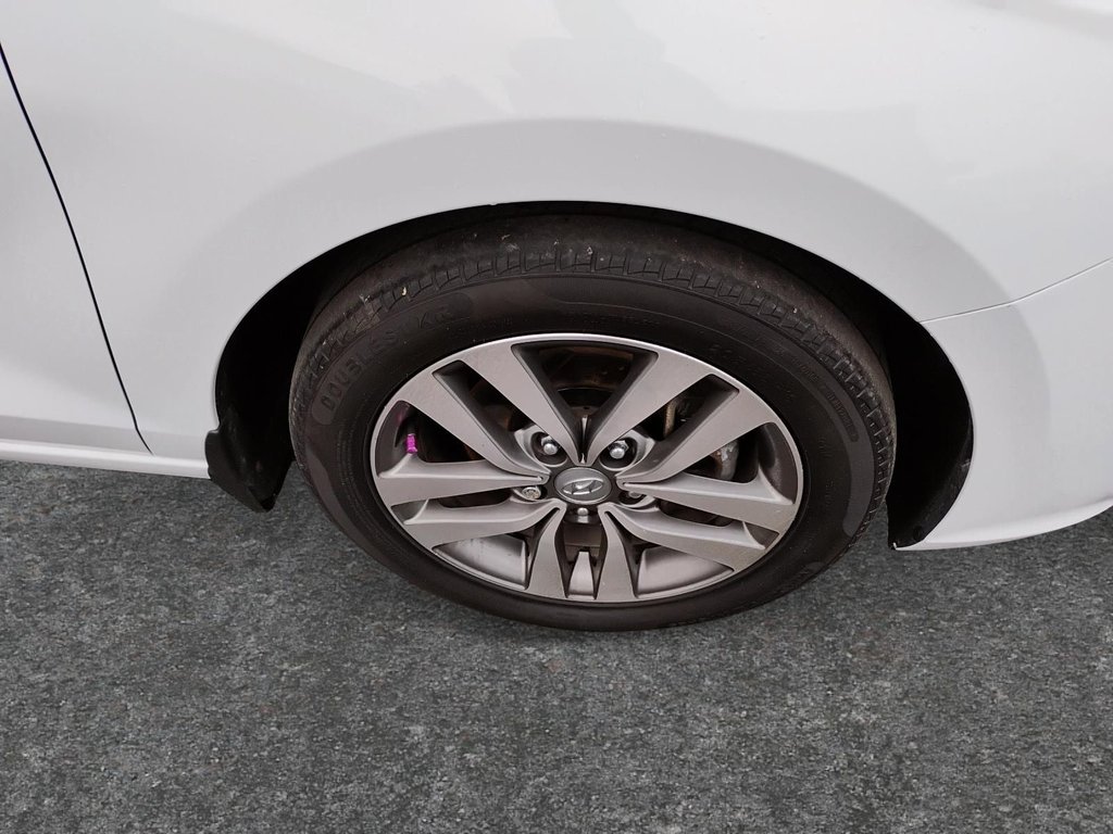 2020 Hyundai Elantra GT in Antigonish, Nova Scotia - 8 - w1024h768px