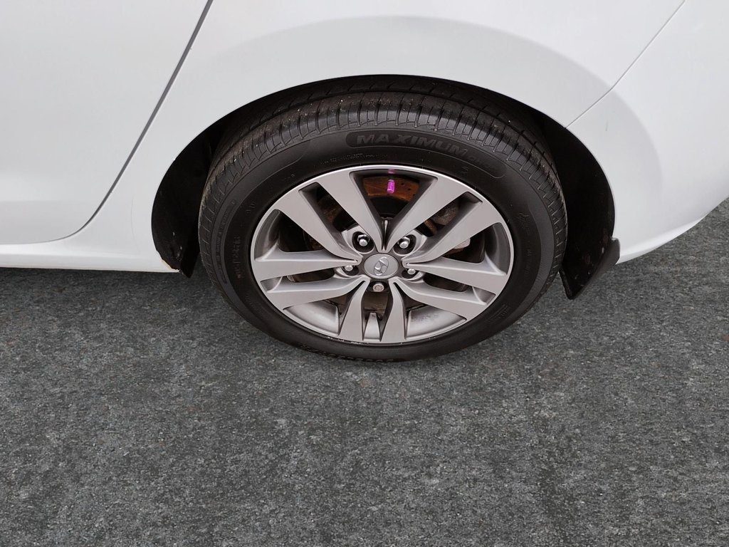 2020 Hyundai Elantra GT in Antigonish, Nova Scotia - 10 - w1024h768px