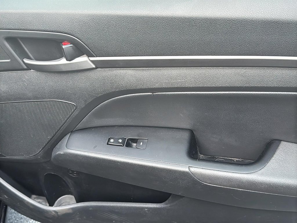 2018 Hyundai Elantra Limited | Leather | Cam | USB | HtdSeats in Saint John, New Brunswick - 13 - w1024h768px