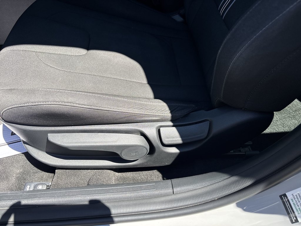 2023 Hyundai Elantra Preferred | Cam | USB | HtdSeats | Bluetooth | XM in Saint John, New Brunswick - 14 - w1024h768px