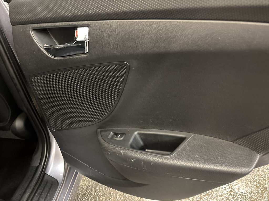 Hyundai Veloster SE | Cam | USB | HtdSeats | Bluetooth | Keyless 2016 à Saint John, Nouveau-Brunswick - 41 - w1024h768px