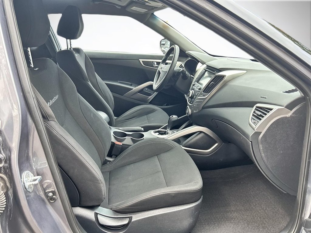 2016 Hyundai Veloster SE | Cam | USB | HtdSeats | Bluetooth | Keyless in Saint John, New Brunswick - 17 - w1024h768px