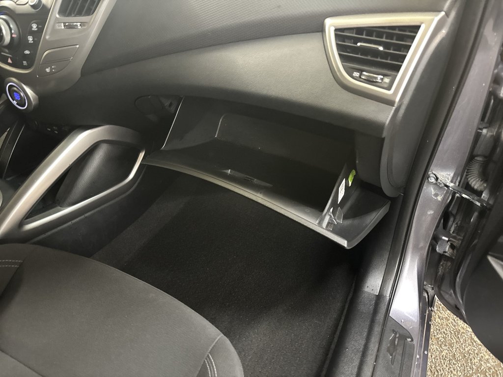 Hyundai Veloster SE | Cam | USB | HtdSeats | Bluetooth | Keyless 2016 à Saint John, Nouveau-Brunswick - 43 - w1024h768px