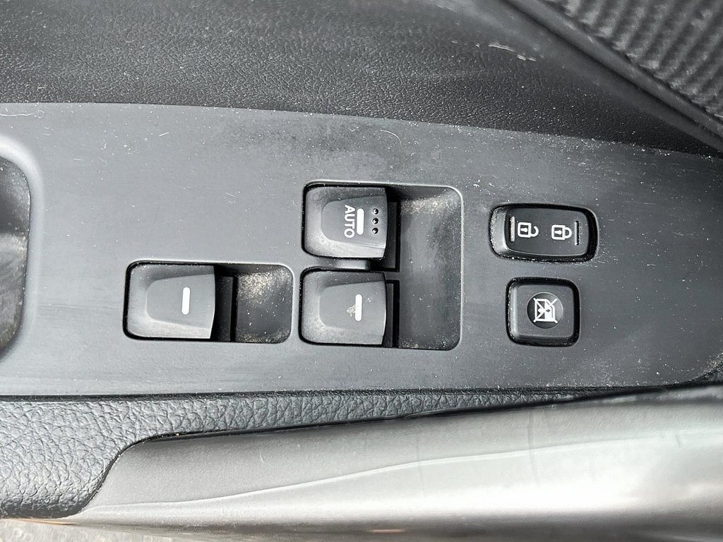 2016 Hyundai Veloster SE | Cam | USB | HtdSeats | Bluetooth | Keyless in Saint John, New Brunswick - 24 - w1024h768px
