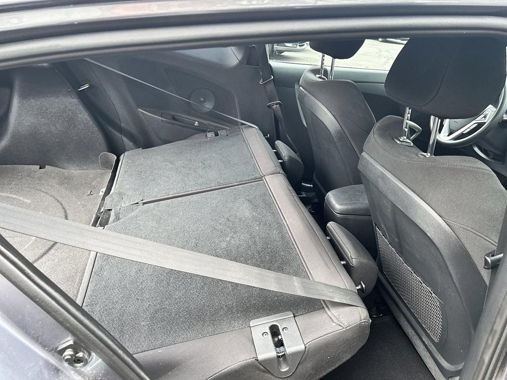 2016 Hyundai Veloster SE | Cam | USB | HtdSeats | Bluetooth | Keyless in Saint John, New Brunswick - 14 - w1024h768px