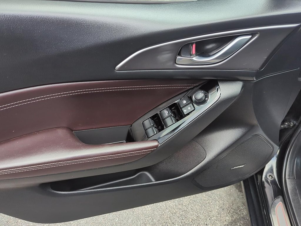 2017 Mazda 3 in Antigonish, Nova Scotia - 12 - w1024h768px