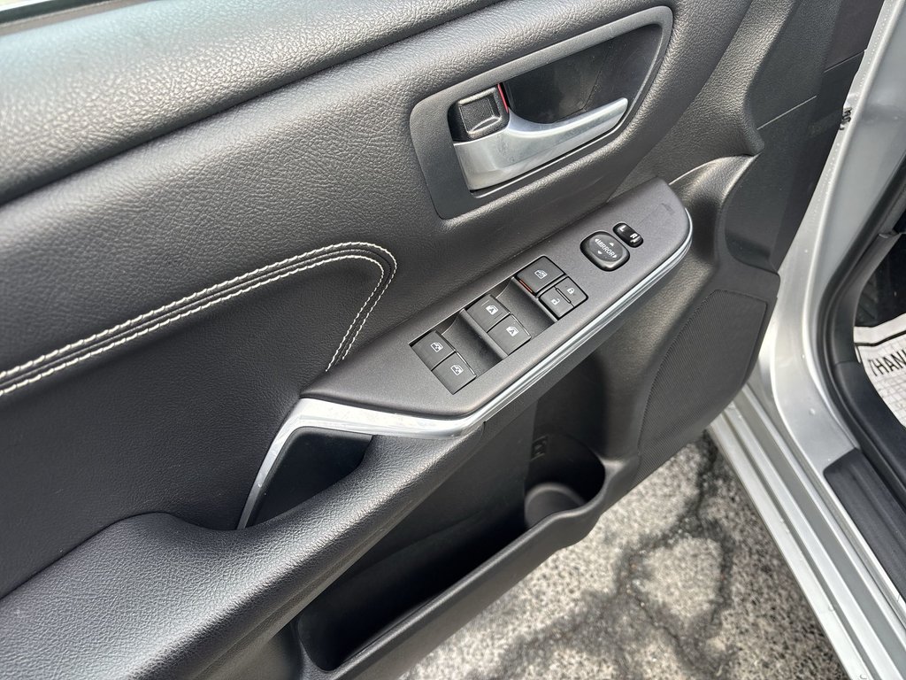 2017 Toyota Camry XSE | Leather | Roof | Cam | USB |  HtdWheel in Saint John, New Brunswick - 15 - w1024h768px