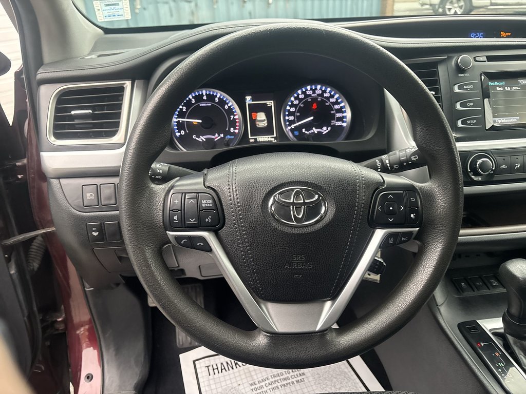 2019 Toyota Highlander LE | Cam | USB | HtdSeats | Bluetooth | Keyless in Saint John, New Brunswick - 17 - w1024h768px