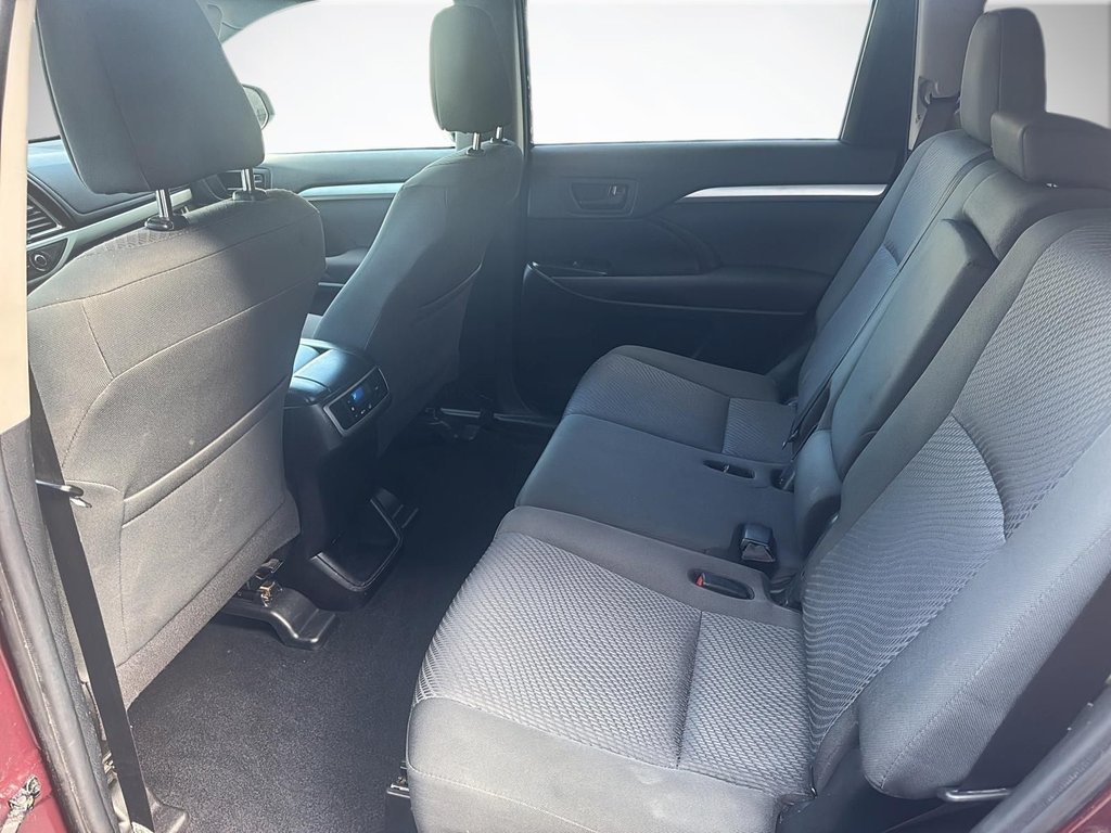 2019 Toyota Highlander LE | Cam | USB | HtdSeats | Bluetooth | Keyless in Saint John, New Brunswick - 44 - w1024h768px