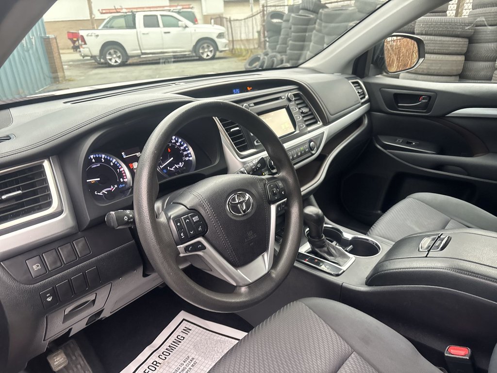 2019 Toyota Highlander LE | Cam | USB | HtdSeats | Bluetooth | Keyless in Saint John, New Brunswick - 16 - w1024h768px