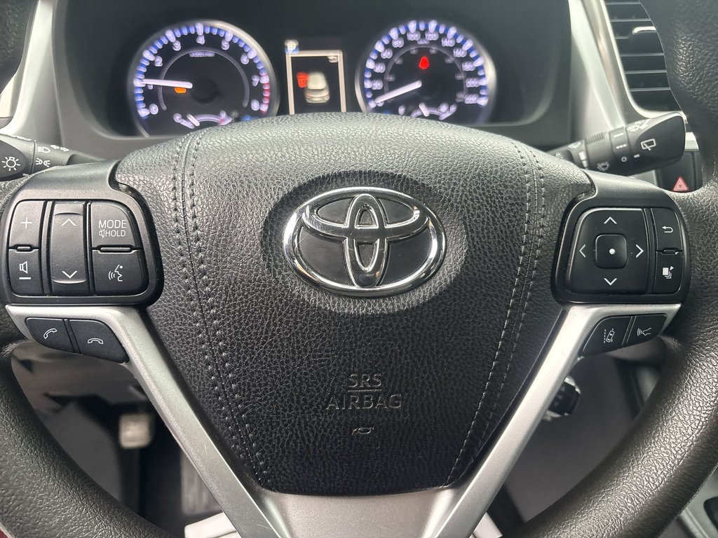 2019 Toyota Highlander LE | Cam | USB | HtdSeats | Bluetooth | Keyless in Saint John, New Brunswick - 18 - w1024h768px