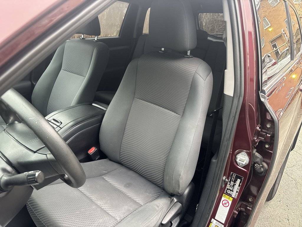 2019 Toyota Highlander LE | Cam | USB | HtdSeats | Bluetooth | Keyless in Saint John, New Brunswick - 11 - w1024h768px