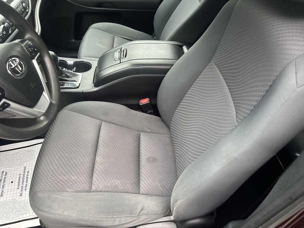2019 Toyota Highlander LE | Cam | USB | HtdSeats | Bluetooth | Keyless in Saint John, New Brunswick - 12 - w1024h768px