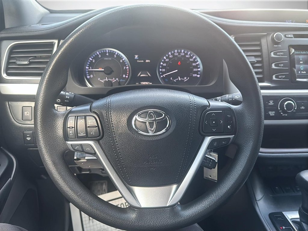 2019 Toyota Highlander LE | Cam | USB | HtdSeats | Bluetooth | Keyless in Saint John, New Brunswick - 16 - w1024h768px