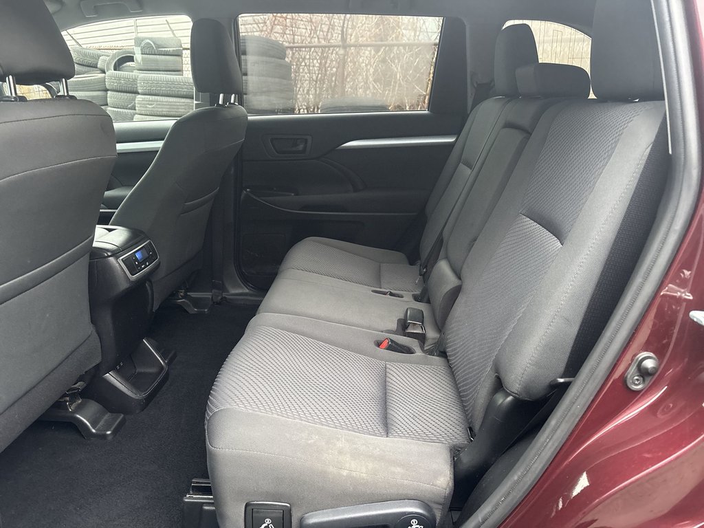 2019 Toyota Highlander LE | Cam | USB | HtdSeats | Bluetooth | Keyless in Saint John, New Brunswick - 32 - w1024h768px