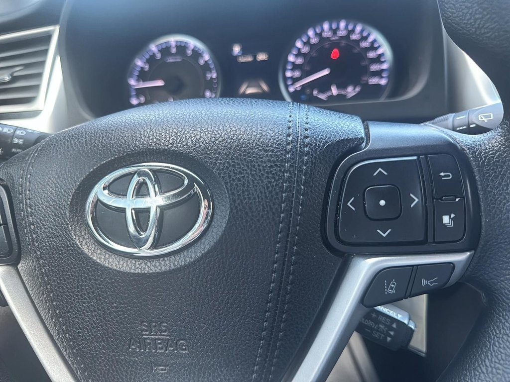 2019 Toyota Highlander LE | Cam | USB | HtdSeats | Bluetooth | Keyless in Saint John, New Brunswick - 33 - w1024h768px