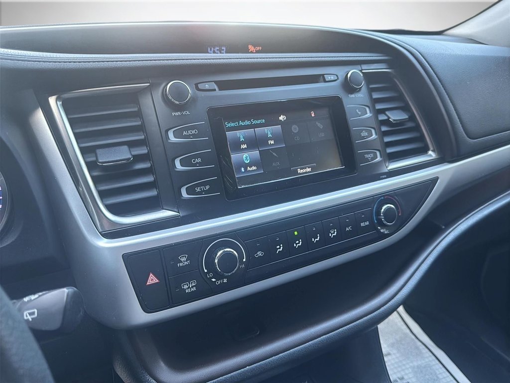 2019 Toyota Highlander LE | Cam | USB | HtdSeats | Bluetooth | Keyless in Saint John, New Brunswick - 24 - w1024h768px