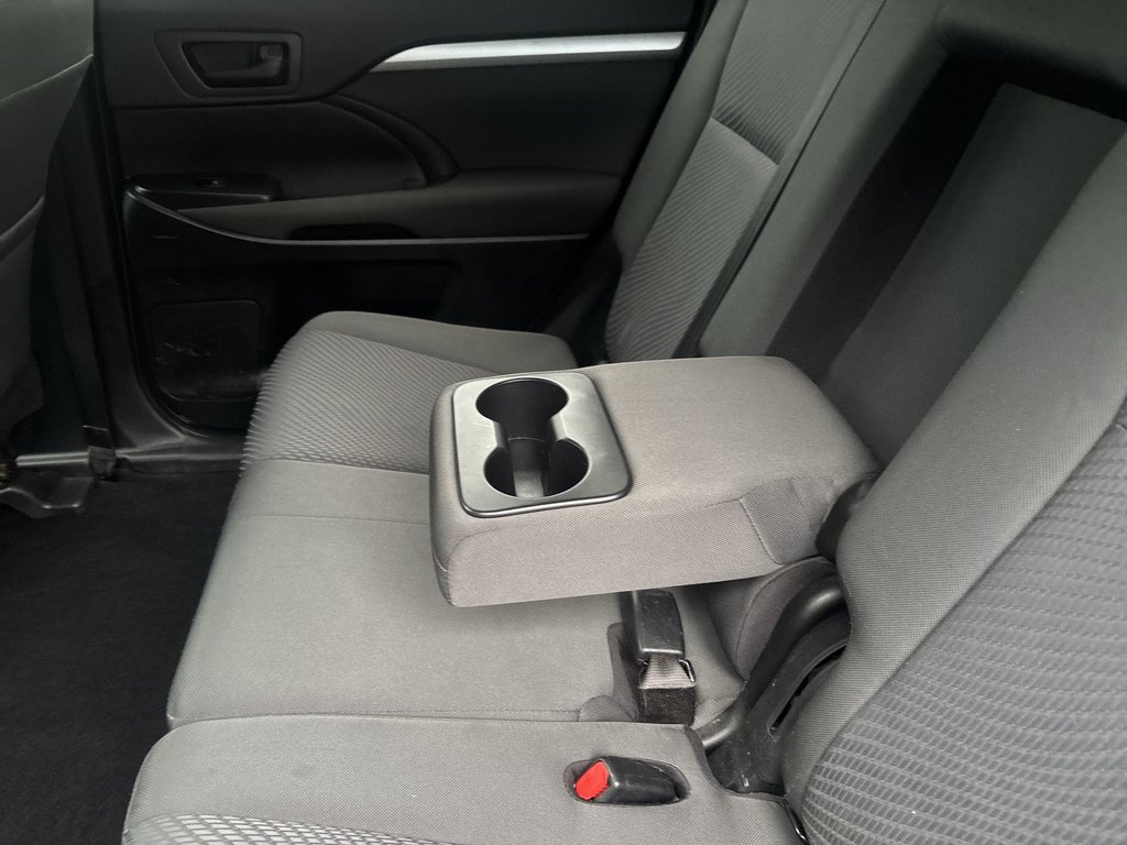 2019 Toyota Highlander LE | Cam | USB | HtdSeats | Bluetooth | Keyless in Saint John, New Brunswick - 33 - w1024h768px