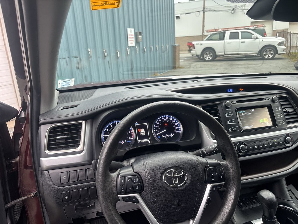 2019 Toyota Highlander LE | Cam | USB | HtdSeats | Bluetooth | Keyless in Saint John, New Brunswick - 13 - w1024h768px