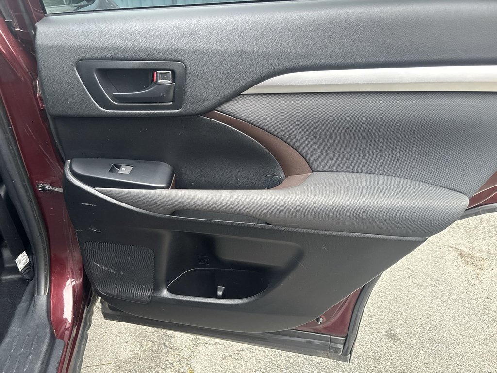 2019 Toyota Highlander LE | Cam | USB | HtdSeats | Bluetooth | Keyless in Saint John, New Brunswick - 41 - w1024h768px