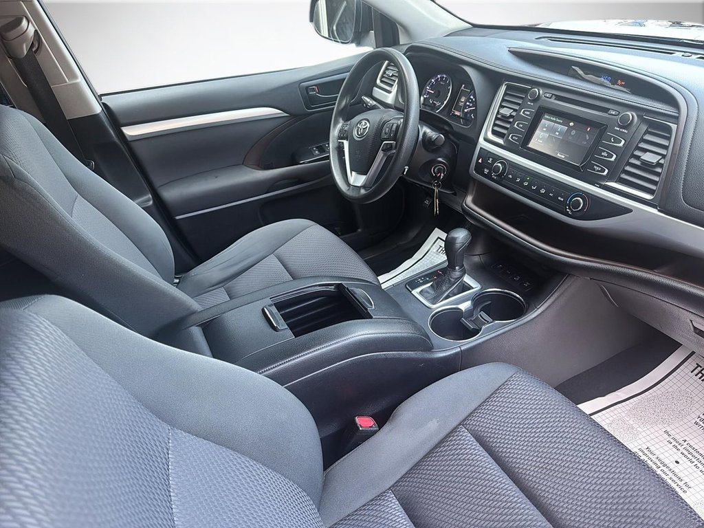 2019 Toyota Highlander LE | Cam | USB | HtdSeats | Bluetooth | Keyless in Saint John, New Brunswick - 14 - w1024h768px