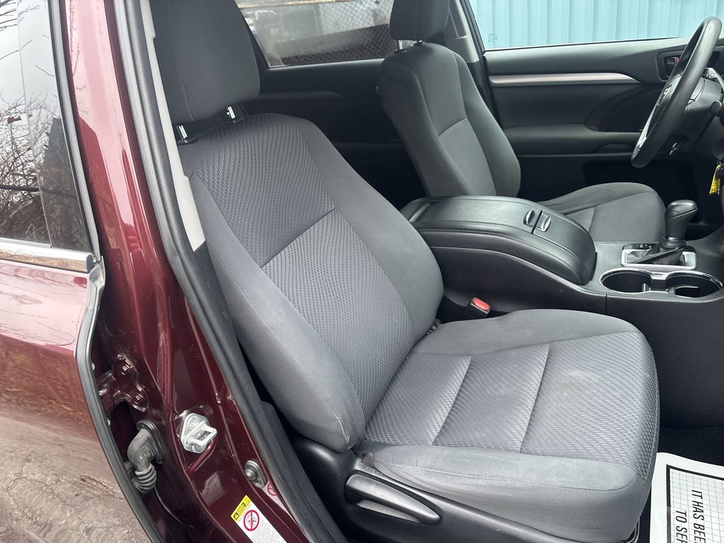 2019 Toyota Highlander LE | Cam | USB | HtdSeats | Bluetooth | Keyless in Saint John, New Brunswick - 42 - w1024h768px