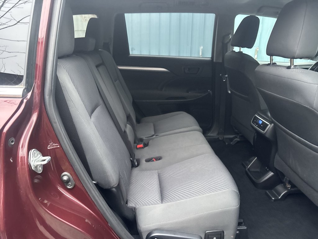 2019 Toyota Highlander LE | Cam | USB | HtdSeats | Bluetooth | Keyless in Saint John, New Brunswick - 39 - w1024h768px