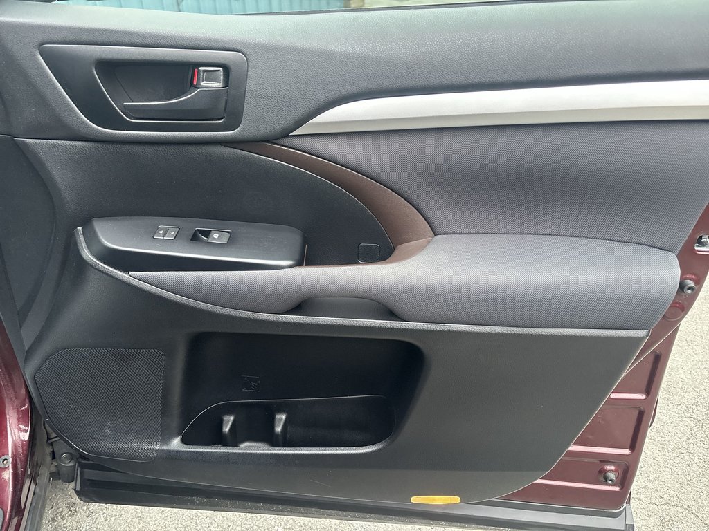 2019 Toyota Highlander LE | Cam | USB | HtdSeats | Bluetooth | Keyless in Saint John, New Brunswick - 46 - w1024h768px