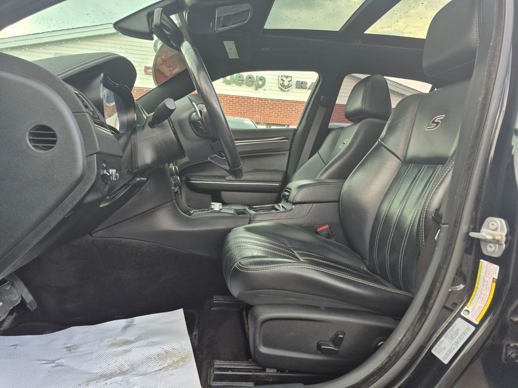 2017 Chrysler 300 S in Woodstock, New Brunswick - 9 - w1024h768px