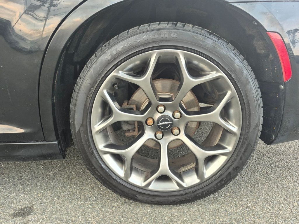 2017 Chrysler 300 S in Woodstock, New Brunswick - 12 - w1024h768px