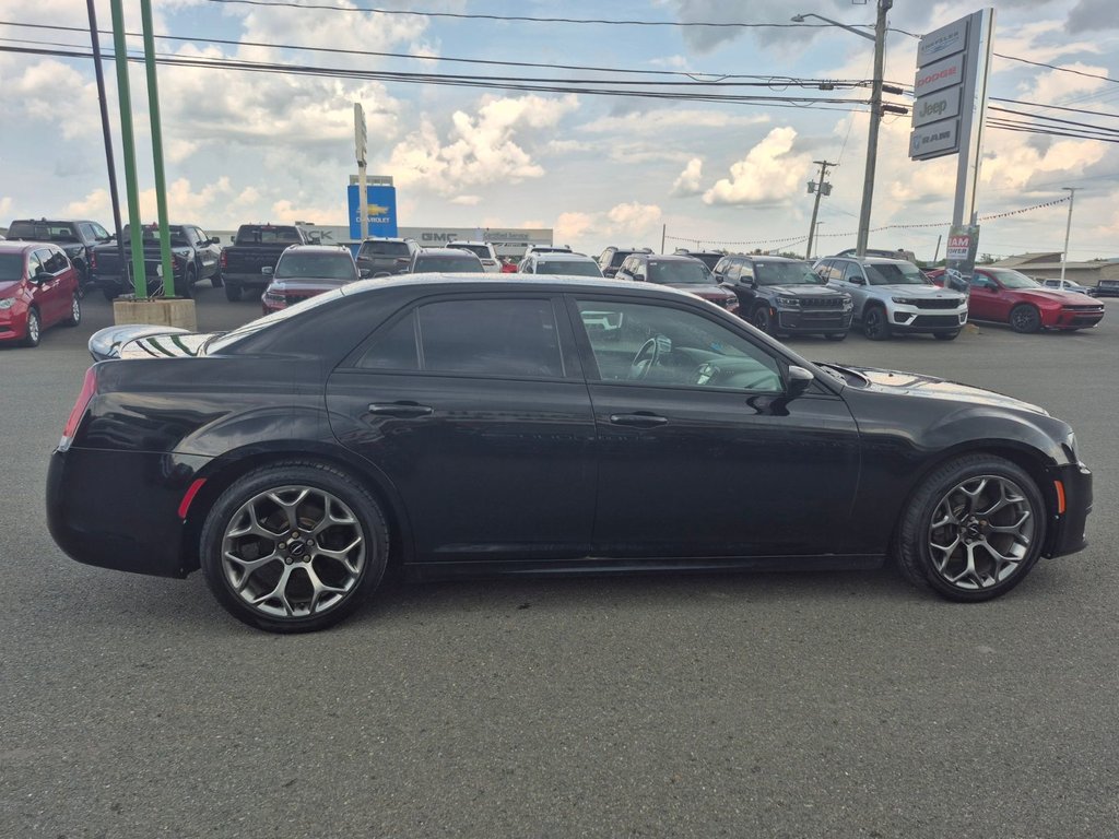 2017 Chrysler 300 S in Woodstock, New Brunswick - 4 - w1024h768px